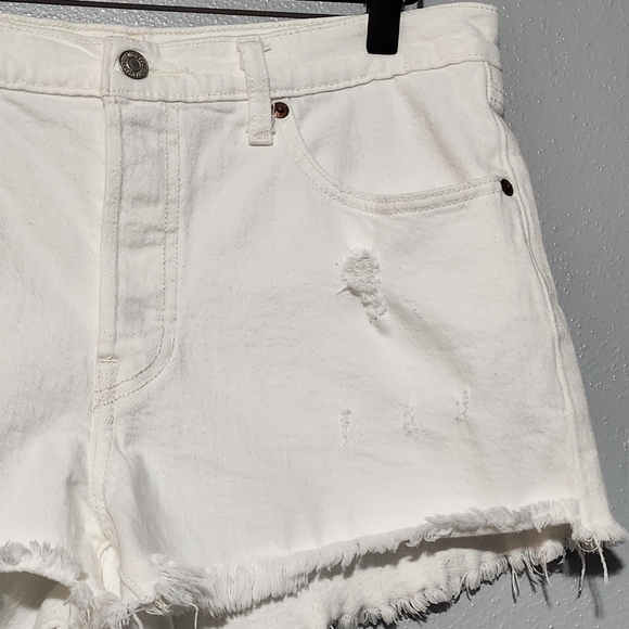 LEVIS 501 Shorts Womens 29 White Distressed High Rise Denim Cutoffs Raw Hem - Picture 3 of 13